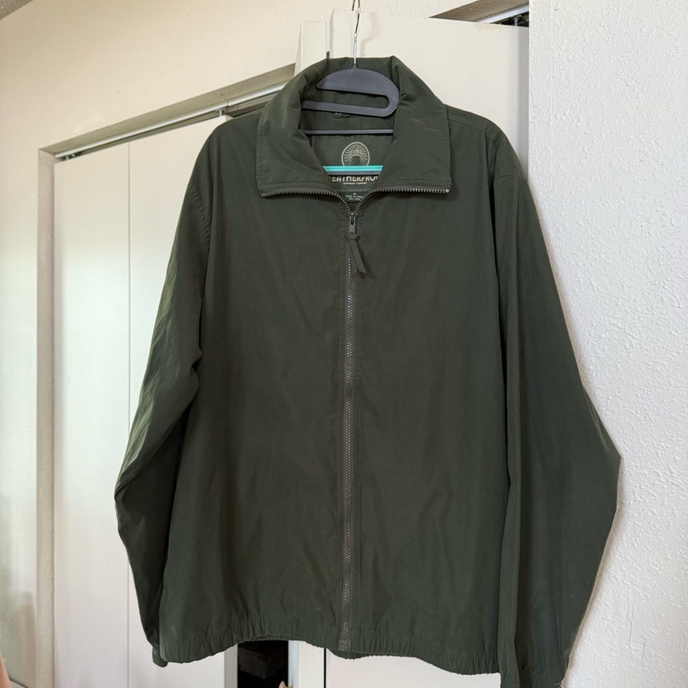 weatherproof jacket size medium color green inside/outside pockets, and zipper